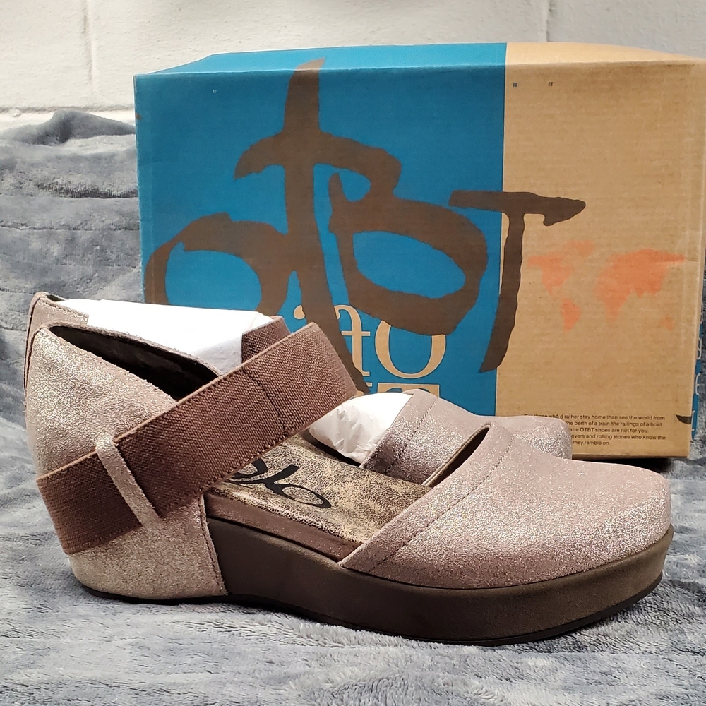 OTBT Women's Sparkling Beige Wedges